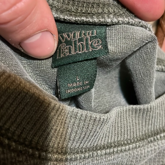 Cute long sleeve. - Picture 2 of 4